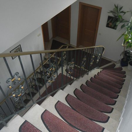Gaestehaus Brigitte Гармиш-Партенкирхен Экстерьер фото