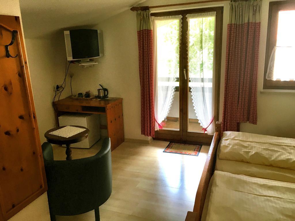 Gaestehaus Brigitte Гармиш-Партенкирхен Экстерьер фото
